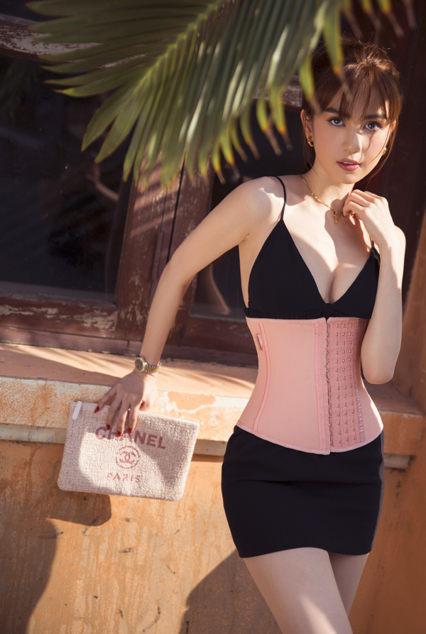 Sao Việt Chuộng Mốt Làm Đẹp Siết Eo Siêu Nhỏ Với Đai Nịt Bụng WSTORE